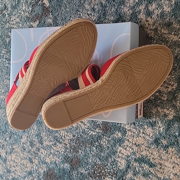 Sandals - Picture 2 of 3